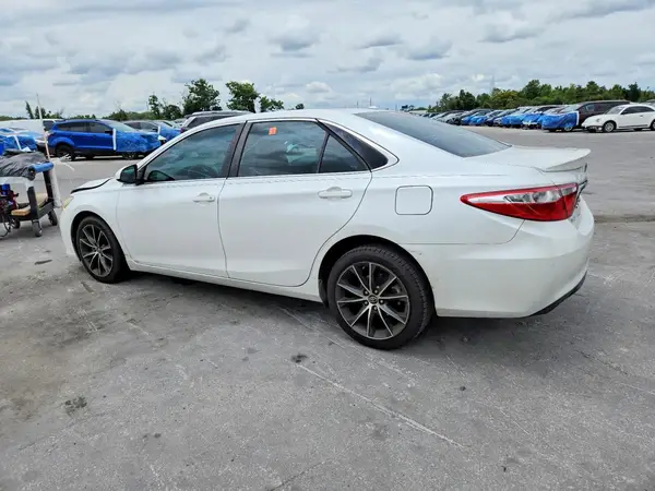 4T1BF1FK9GU243519 2016 TOYOTA CAMRY - Image 2