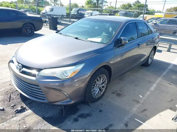 4T1BF1FK9GU244637 2016 TOYOTA CAMRY - Image 2