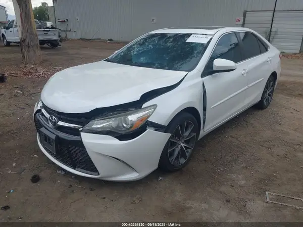 4T1BF1FK9GU244749 2016 TOYOTA CAMRY - Image 2