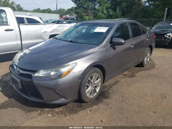 4T1BF1FK9GU245125 2016 TOYOTA CAMRY - Image 2