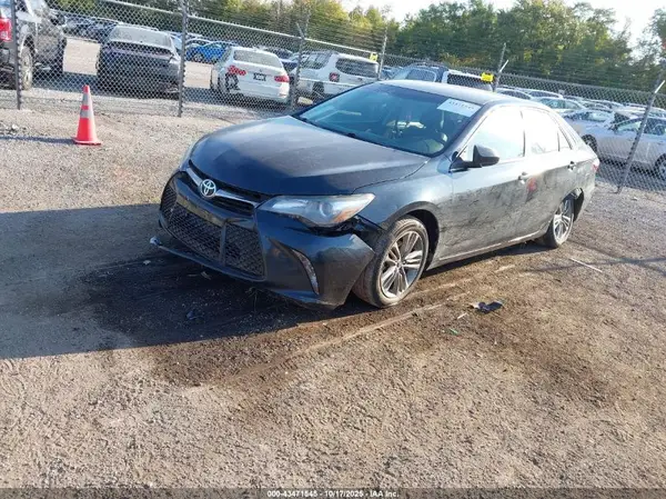 4T1BF1FK9GU245626 2016 TOYOTA CAMRY - Image 2