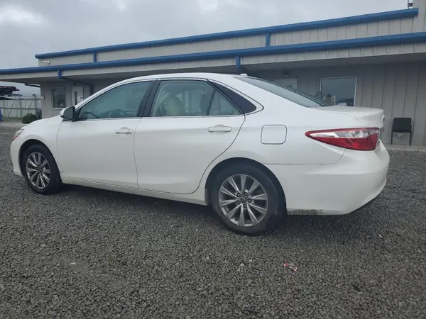 4T1BF1FK9GU246047 2016 TOYOTA CAMRY - Image 2