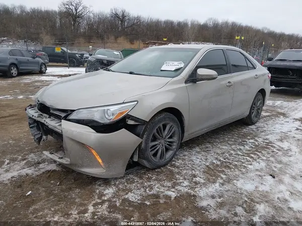 4T1BF1FK9GU246887 2016 TOYOTA CAMRY - Image 2