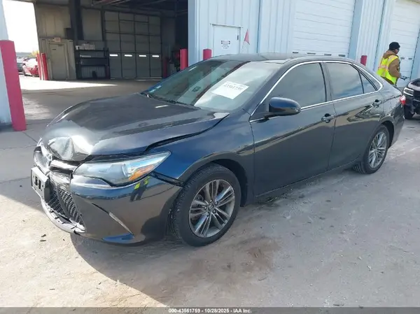 4T1BF1FK9GU248901 2016 TOYOTA CAMRY - Image 2