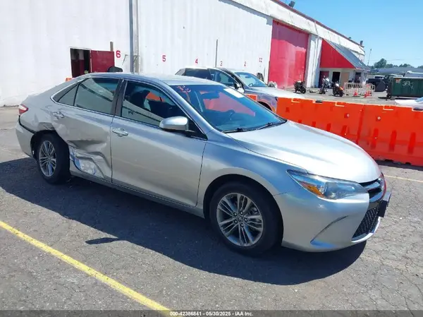 4T1BF1FK9GU253628 2016 TOYOTA CAMRY - Image 1