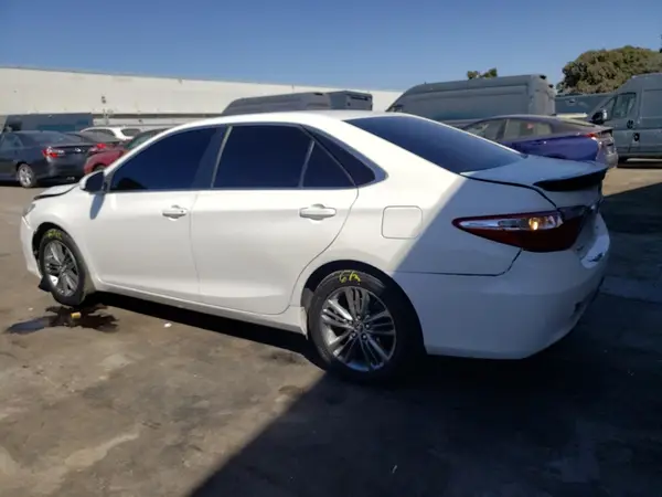 4T1BF1FK9GU254956 2016 TOYOTA CAMRY - Image 2