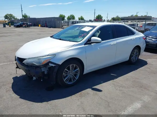 4T1BF1FK9GU255475 2016 TOYOTA CAMRY - Image 2