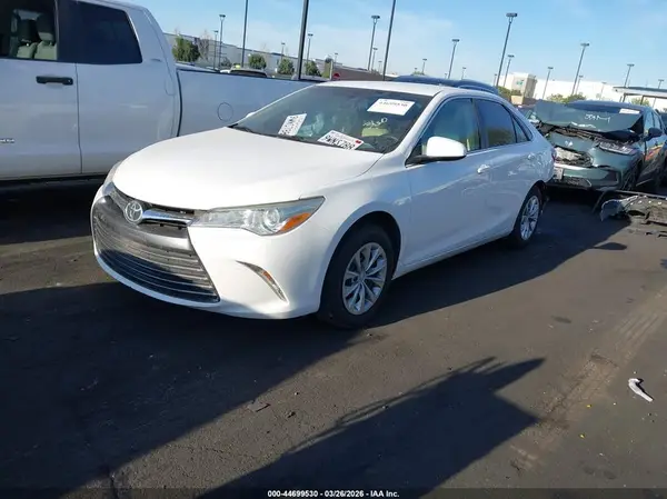 4T1BF1FK9GU255850 2016 TOYOTA CAMRY - Image 2