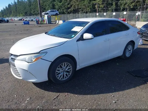 4T1BF1FK9GU256643 2016 TOYOTA CAMRY - Image 2