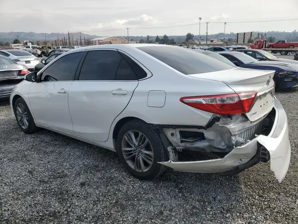 4T1BF1FK9GU257582 2016 TOYOTA CAMRY - Image 2
