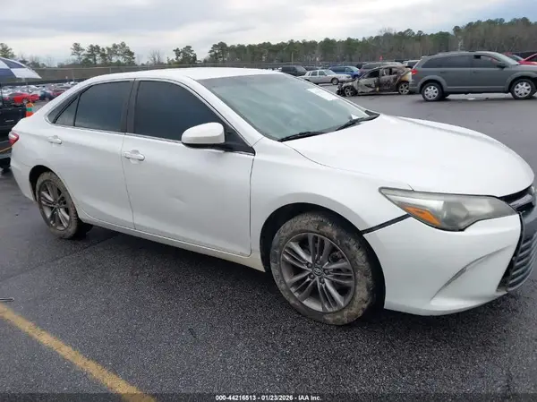 4T1BF1FK9GU260532 2016 TOYOTA CAMRY - Image 1