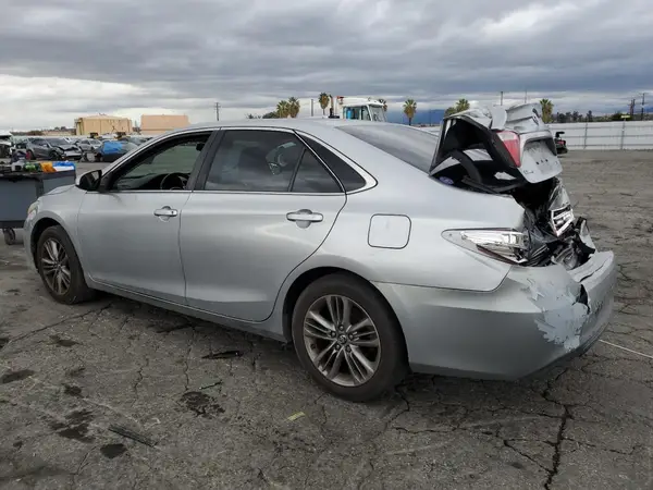 4T1BF1FK9GU264385 2016 TOYOTA CAMRY - Image 2