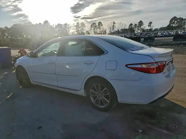 4T1BF1FK9GU267061 2016 TOYOTA CAMRY - Image 2