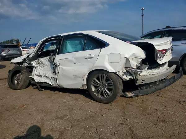 4T1BF1FK9GU502249 2016 TOYOTA CAMRY - Image 2