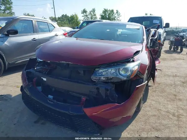4T1BF1FK9GU505670 2016 TOYOTA CAMRY - Image 2