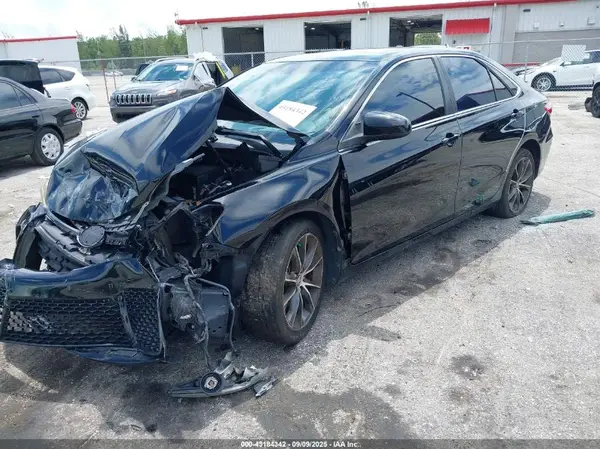 4T1BF1FK9GU510450 2016 TOYOTA CAMRY - Image 2