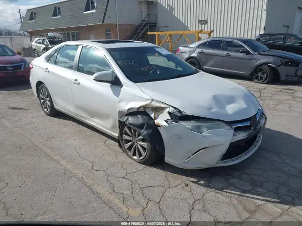 4T1BF1FK9GU510688 2016 TOYOTA CAMRY - Image 1