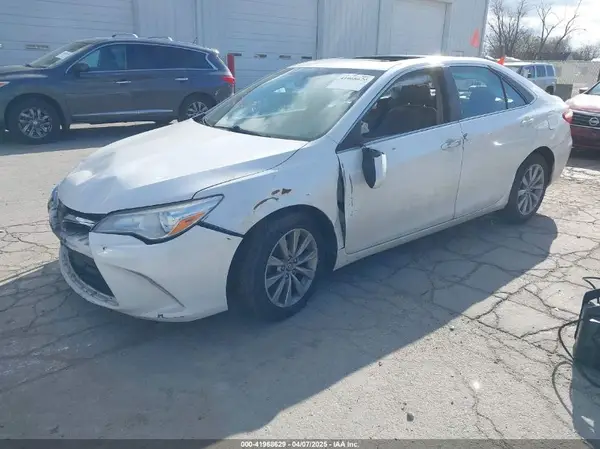 4T1BF1FK9GU510688 2016 TOYOTA CAMRY - Image 2