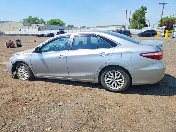 4T1BF1FK9GU513767 2016 TOYOTA CAMRY - Image 2