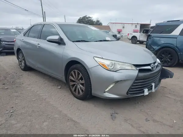 4T1BF1FK9GU516782 2016 TOYOTA CAMRY - Image 1