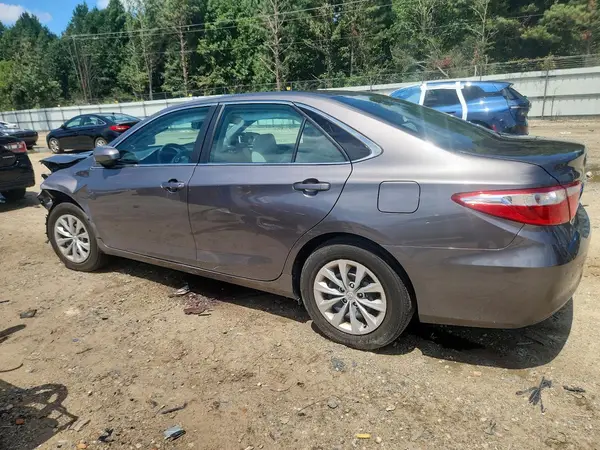 4T1BF1FK9GU526339 2016 TOYOTA CAMRY - Image 2
