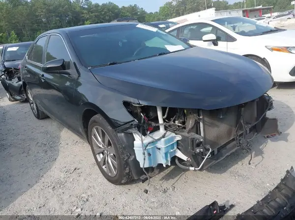 4T1BF1FK9GU526583 2016 TOYOTA CAMRY - Image 1