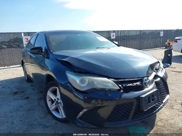 4T1BF1FK9GU526857 2016 TOYOTA CAMRY - Image 1