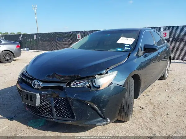 4T1BF1FK9GU526857 2016 TOYOTA CAMRY - Image 2