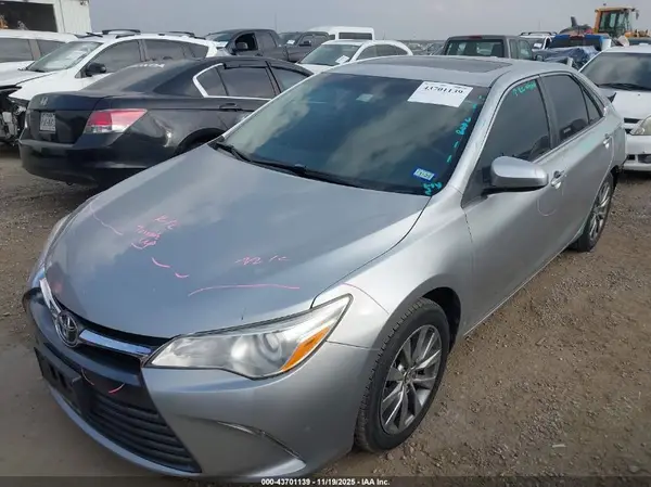 4T1BF1FK9GU530407 2016 TOYOTA CAMRY - Image 2