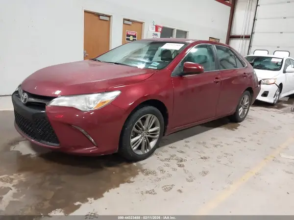 4T1BF1FK9GU537017 2016 TOYOTA CAMRY - Image 2