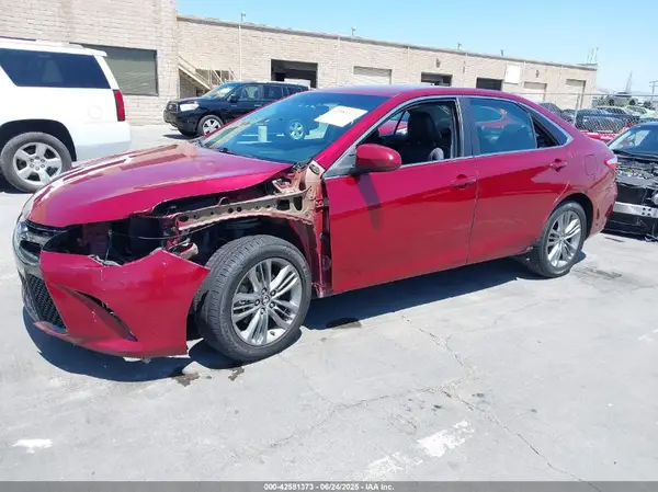 4T1BF1FK9GU537566 2016 TOYOTA CAMRY - Image 2