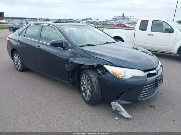 4T1BF1FK9GU537602 2016 TOYOTA CAMRY - Image 1