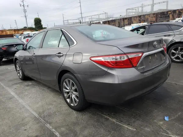 4T1BF1FK9GU542962 2016 TOYOTA CAMRY - Image 2