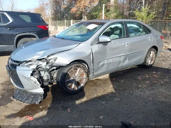 4T1BF1FK9GU544310 2016 TOYOTA CAMRY - Image 2