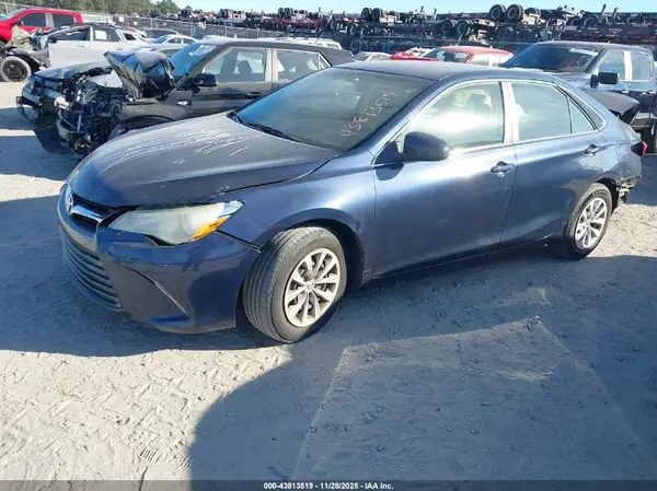 4T1BF1FK9GU545019 2016 TOYOTA CAMRY - Image 2
