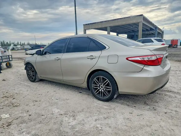4T1BF1FK9GU546705 2016 TOYOTA CAMRY - Image 2