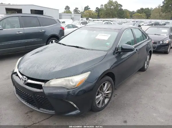 4T1BF1FK9GU551063 2016 TOYOTA CAMRY - Image 2