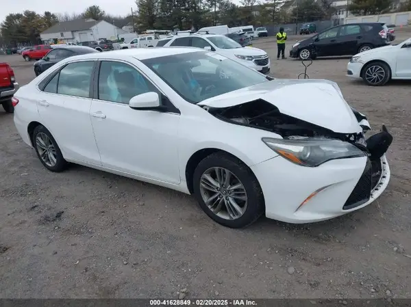 4T1BF1FK9GU551113 2016 TOYOTA CAMRY - Image 1