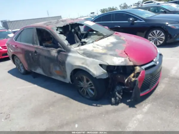 4T1BF1FK9GU555257 2016 TOYOTA CAMRY - Image 1
