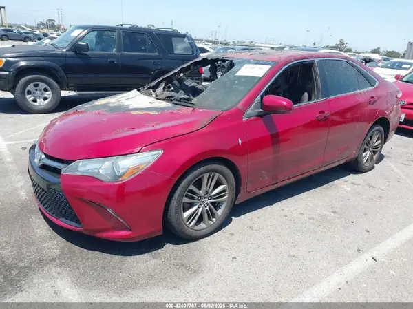 4T1BF1FK9GU555257 2016 TOYOTA CAMRY - Image 2