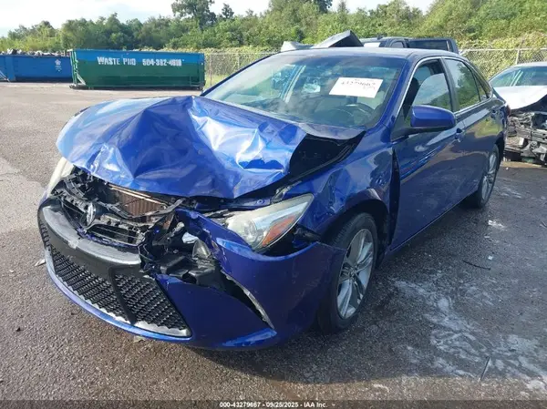 4T1BF1FK9GU564735 2016 TOYOTA CAMRY - Image 2
