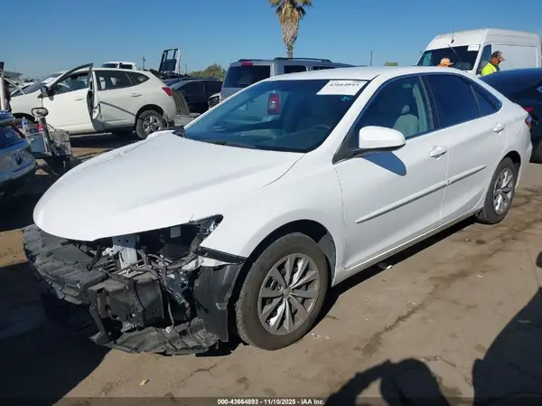 4T1BF1FK9GU565643 2016 TOYOTA CAMRY - Image 2