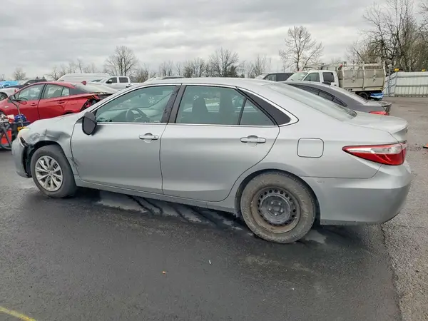 4T1BF1FK9GU566498 2016 TOYOTA CAMRY - Image 2