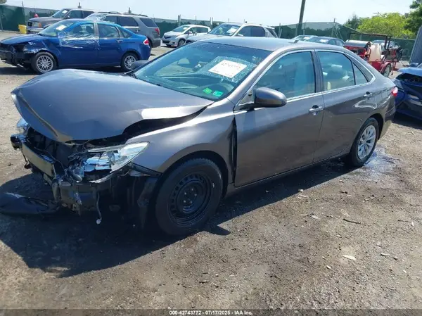 4T1BF1FK9GU566601 2016 TOYOTA CAMRY - Image 2