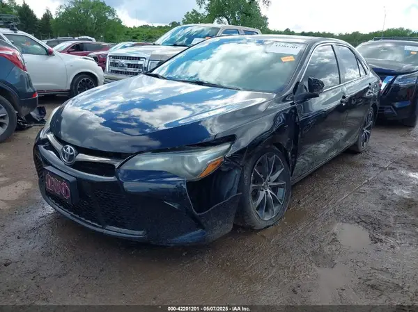 4T1BF1FK9GU566985 2016 TOYOTA CAMRY - Image 2