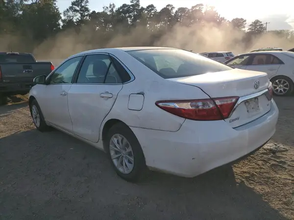 4T1BF1FK9GU568817 2016 TOYOTA CAMRY - Image 2