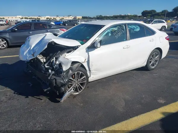 4T1BF1FK9GU570793 2016 TOYOTA CAMRY - Image 2