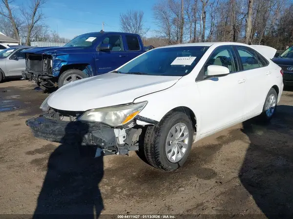 4T1BF1FK9GU570809 2016 TOYOTA CAMRY - Image 2