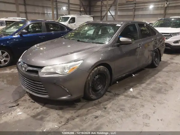 4T1BF1FK9GU572592 2016 TOYOTA CAMRY - Image 2