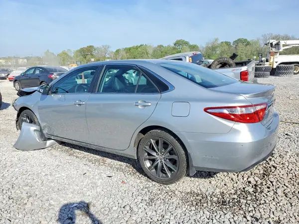 4T1BF1FK9GU572768 2016 TOYOTA CAMRY - Image 2
